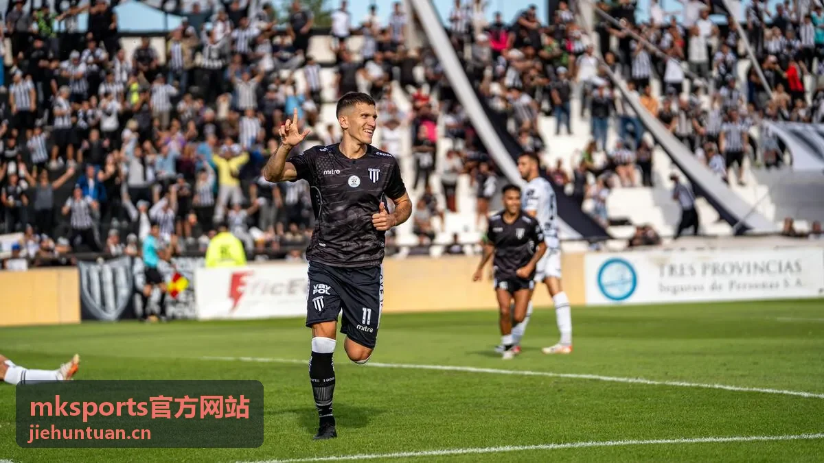 mksports官方网站运动装备选购场景，跑鞋与训练器材陈列